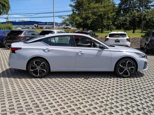 2025 Nissan Altima SR FWD