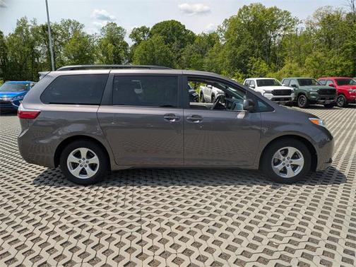 2015 Toyota Sienna LE