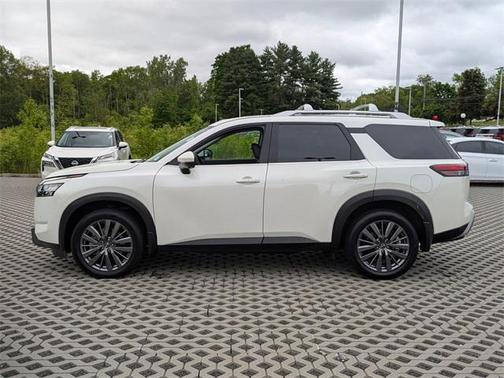 2022 Nissan Pathfinder SL 4WD
