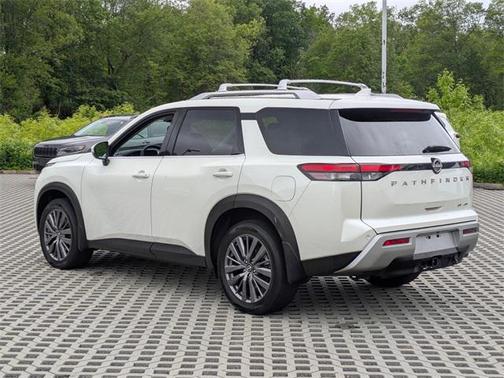 2022 Nissan Pathfinder SL 4WD