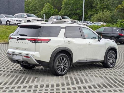 2022 Nissan Pathfinder SL 4WD