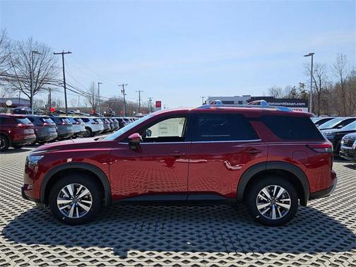 2025 Nissan Pathfinder SL 4WD