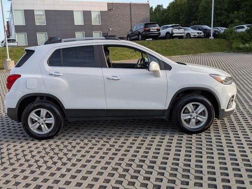 Summit White 2018 Chevrolet Trax LT
