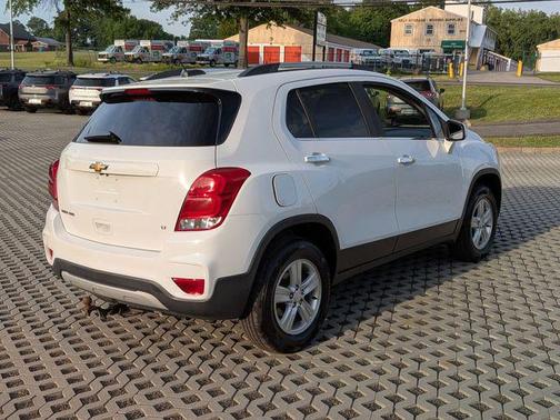 Summit White 2018 Chevrolet Trax LT