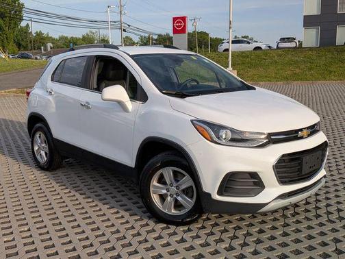 Summit White 2018 Chevrolet Trax LT
