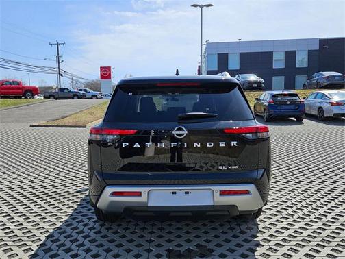 2025 Nissan Pathfinder SL 4WD