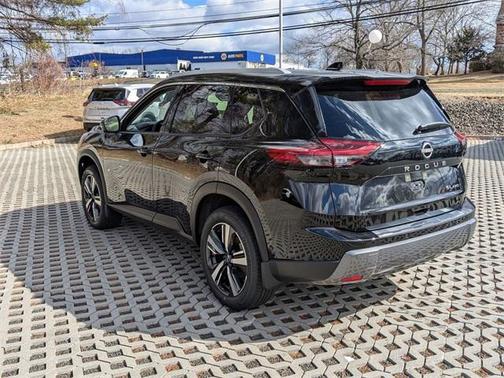 2025 Nissan Rogue SL
