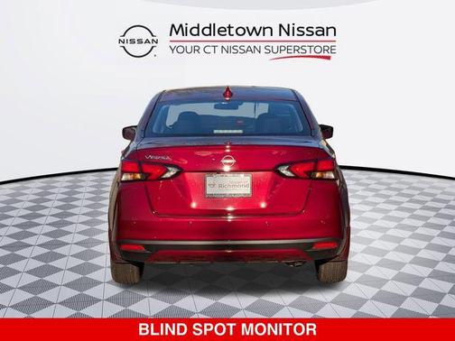 Scarlet Ember Tintcoat 2025 Nissan Versa 1.6 SV