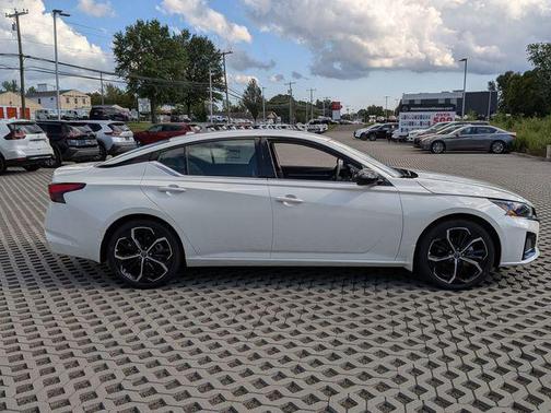 2025 Nissan Altima SR FWD