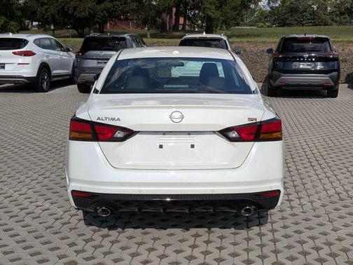 2025 Nissan Altima SR FWD