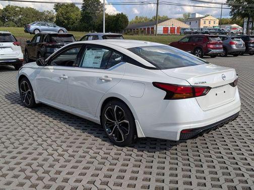 2025 Nissan Altima SR FWD