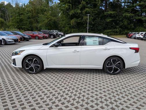 2025 Nissan Altima SR FWD