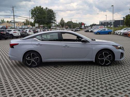 2025 Nissan Altima SR FWD