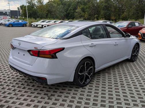 2025 Nissan Altima SR FWD