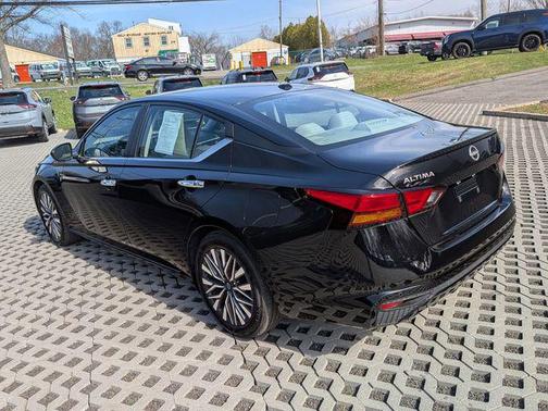 Super Black 2024 Nissan Altima 2.5 SV