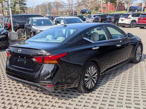 Super Black 2024 Nissan Altima 2.5 SV