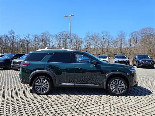 2025 Nissan Pathfinder SL 4WD