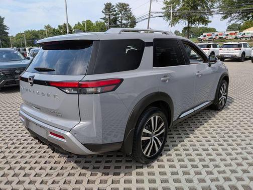 Boulder Gray Pearl 2024 Nissan Pathfinder Platinum 4WD