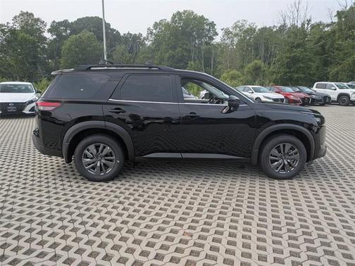 2025 Nissan Pathfinder SV 4WD