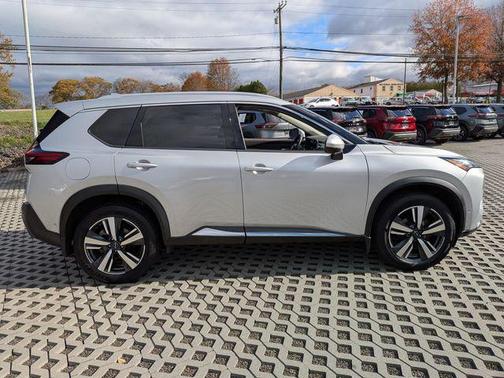 2022 Nissan Rogue SL