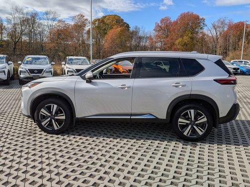 2022 Nissan Rogue SL