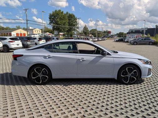 2025 Nissan Altima SR FWD