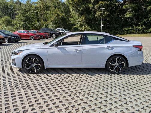 2025 Nissan Altima SR FWD