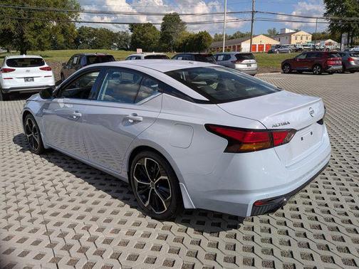 2025 Nissan Altima SR FWD