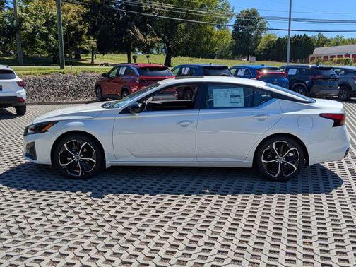 2025 Nissan Altima SR FWD