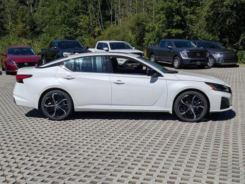 2025 Nissan Altima SR FWD