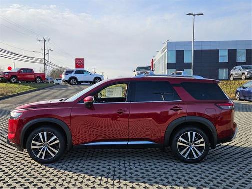 2025 Nissan Pathfinder Platinum 4WD