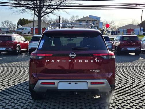 2025 Nissan Pathfinder Platinum 4WD
