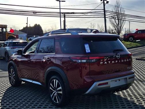 2025 Nissan Pathfinder Platinum 4WD