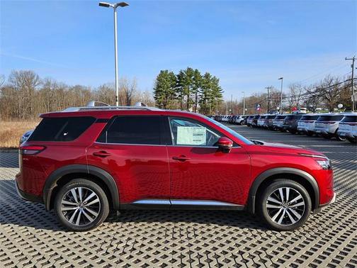 2025 Nissan Pathfinder Platinum 4WD