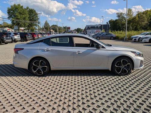 2025 Nissan Altima SR FWD