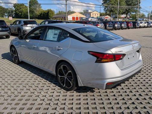 2025 Nissan Altima SR FWD