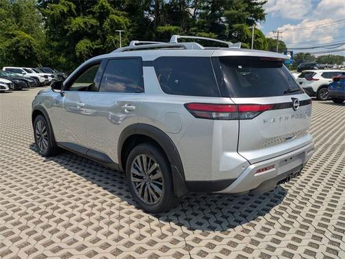 2025 Nissan Pathfinder SL 4WD