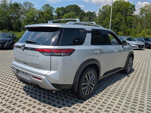 2025 Nissan Pathfinder SL 4WD
