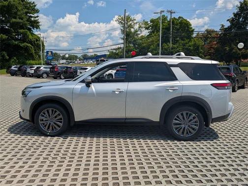 2025 Nissan Pathfinder SL 4WD
