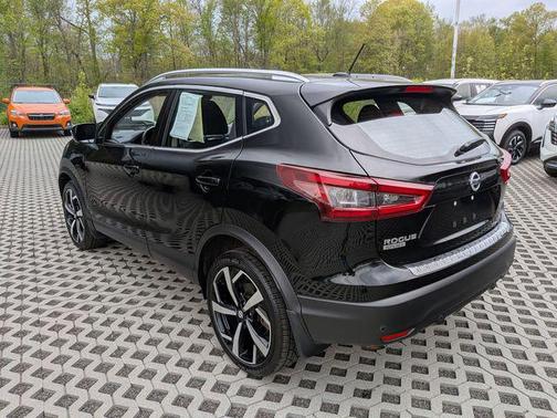 Magnetic Black Pearl 2022 Nissan Rogue Sport SL