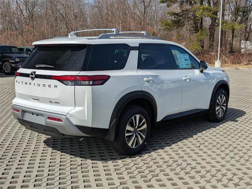 2025 Nissan Pathfinder SL 4WD