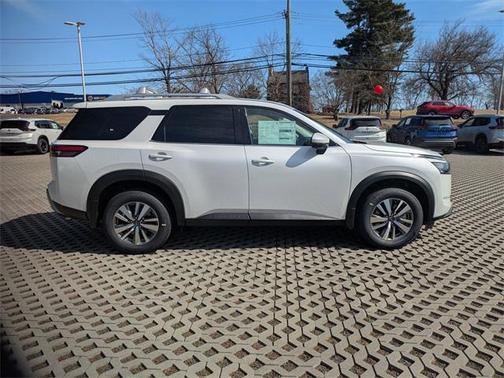 2025 Nissan Pathfinder SL 4WD