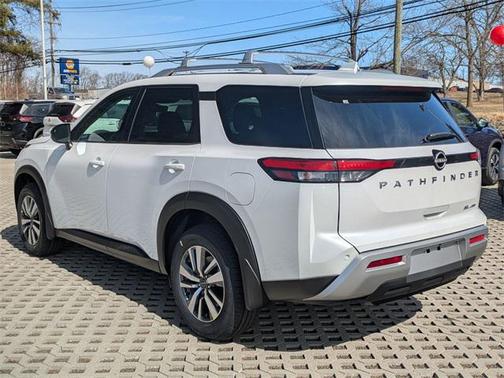 2025 Nissan Pathfinder SL 4WD