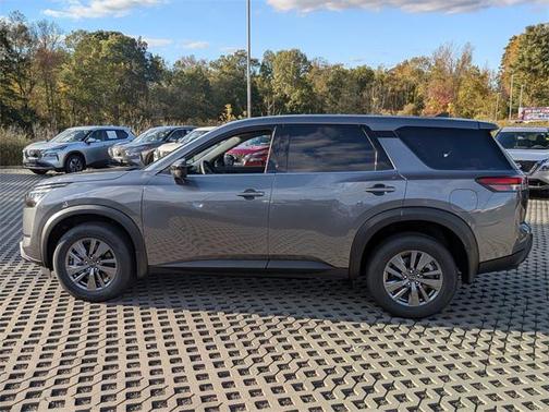2025 Nissan Pathfinder S 4WD