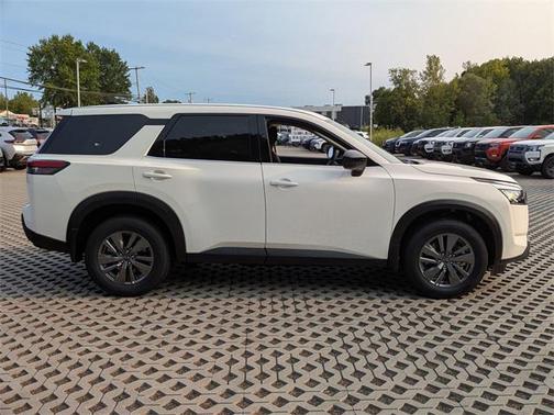 2025 Nissan Pathfinder S 4WD