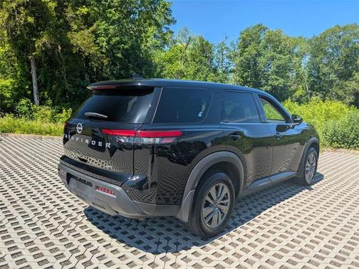 2024 Nissan Pathfinder S 4WD