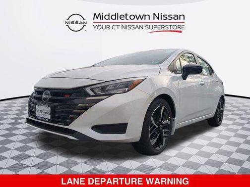 Aspen White Tricoat 2025 Nissan Versa 1.6 S