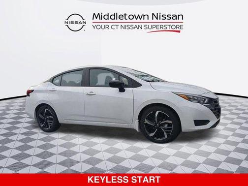 Aspen White Tricoat 2025 Nissan Versa 1.6 S