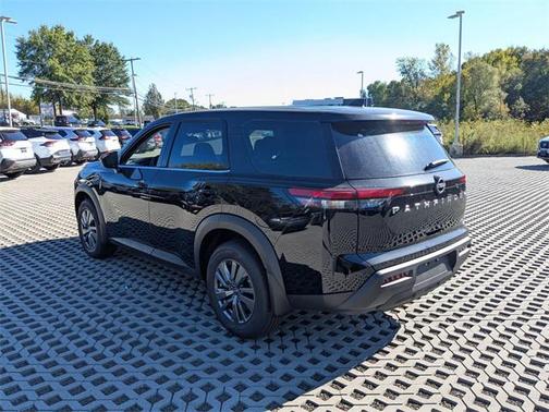 2025 Nissan Pathfinder S 4WD