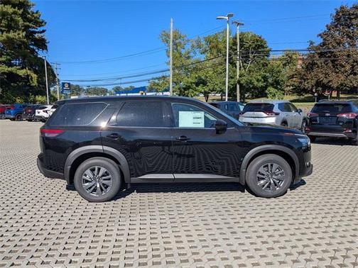 2025 Nissan Pathfinder S 4WD